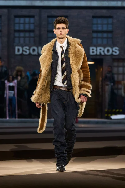 Look 27